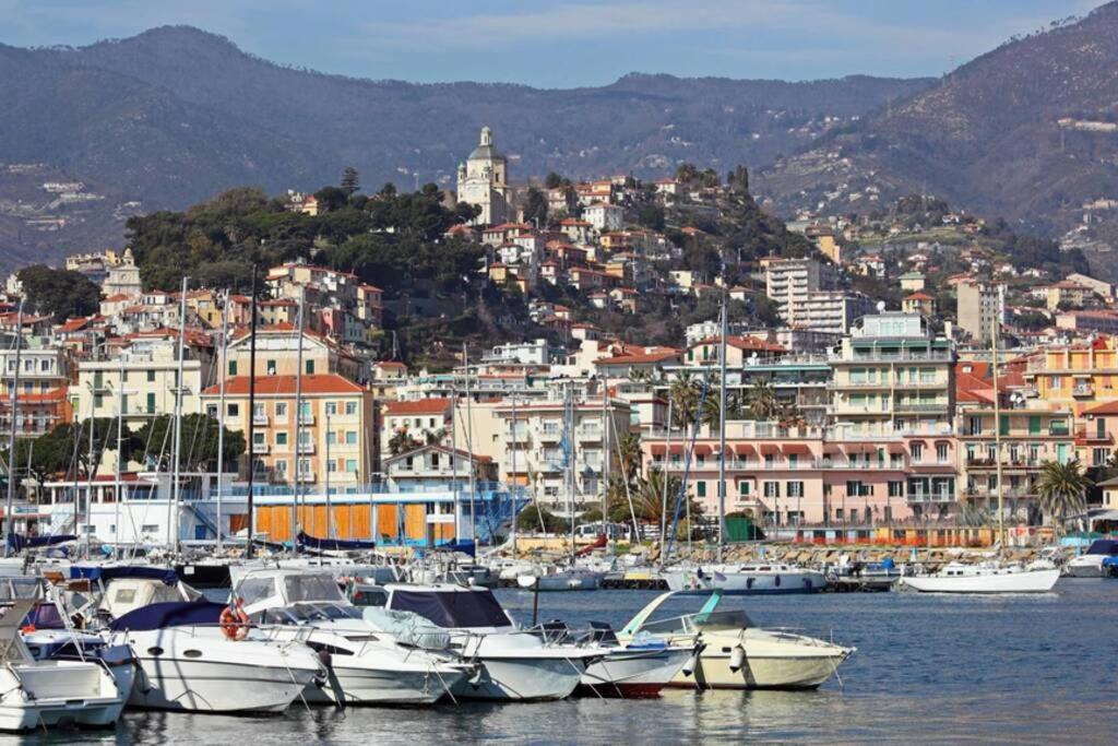 Studio Loft In The Center Sanremo For 3 People Экстерьер фото